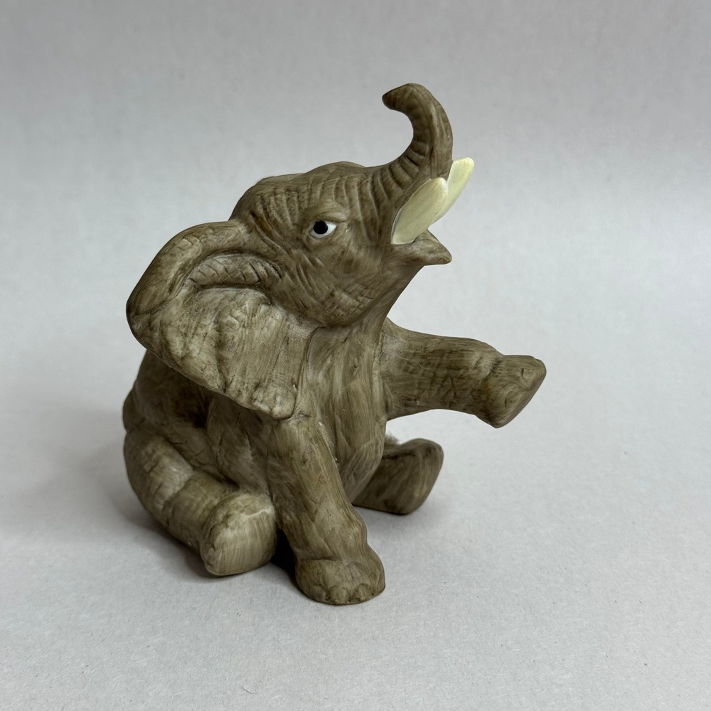 Vintage Geo Z Lefton Porcelain Elephant Figurine 1989